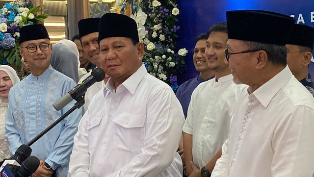 Zulhas dan Prabowo di acara Buka Bersama di DPP PAN, Kalibata Jaksel.  Foto: Ainun Nabila/kumparan