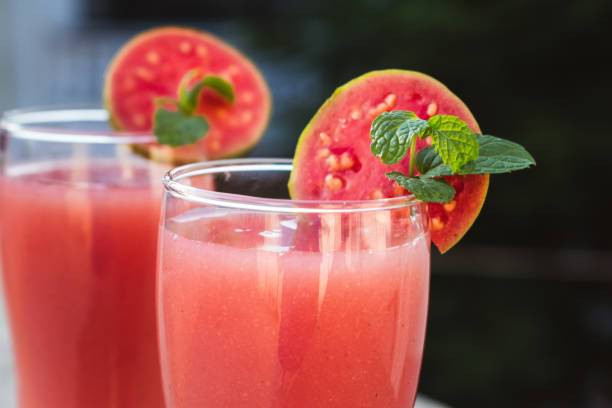 Ilustrasi Kalori Jus Jambu, Foto: Unsplash/Yashvi Jethi.