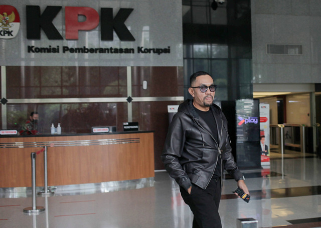 Bendahara Umum Partai NasDem Ahmad Sahroni berjalan ke luar ruangan usai menjalani pemeriksaan di Gedung KPK, Jakarta, Jumat (22/3/2024). Foto: Reno Esnir/ANTARA FOTO