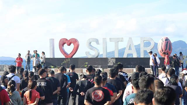 Apel bersama ASN di lingkup Pemkab Sitaro yang dipimpin Penjabat Bupati Sitaro Joi Eltiano B Oroh mengawali kegiatan kerja bakti, Jumat (22/3).