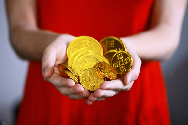 Ilustrasi Orang yang Berhak Menerima Zakat Disebut. Sumber: Unsplash/Alexander Grey