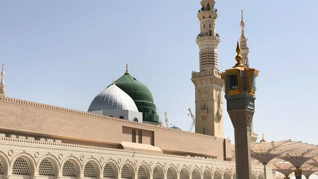 Sejarah Masjid Suciati Saliman (bukan tempat sebenarnya). Sumber: Anas Miah / Unsplash