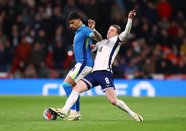 Inggris vs Brasil di uji coba. Foto: Reuters/Carl Recine
