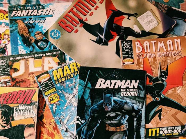 Ilustrasi Alat yang Digunakan untuk Membentuk Garis Strip-strip pada Komik adalah. Sumber: unsplash.com/ Dev