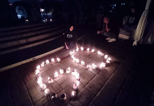 Instalasi angka 60 yang terbuat dari barang daur ulang. Foto: Masruroh/Basra