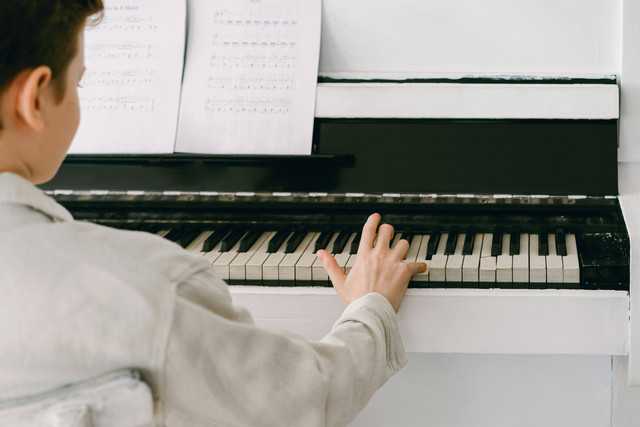 Ilustrasi untuk musik eksternal adalah. Sumber: pexels.com/Mikhail Nilov