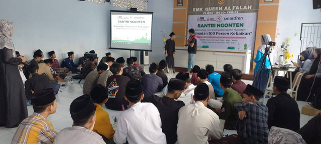 Owner Indoweb Kolaborasi dengan Smartfren Gelar Santri Ngonten di Kediri