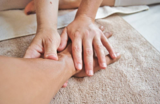 Tempat Pijat di Bandung. Foto Hanya Ilustrasi, Bukan Tempat Sebenarnya    Sumber Unsplash/Conscious Design