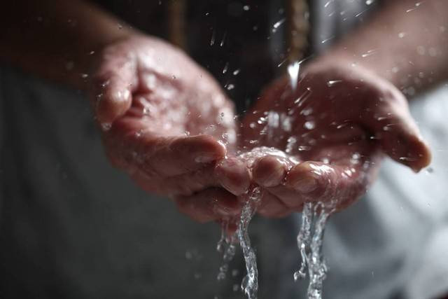 Ilustrasi mandi junub. Foto: Unsplash.
