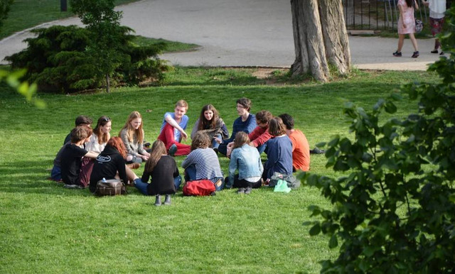 Tempat wisata untuk reuni di Bandung. Foto hanyalah ilustrasi bukan tempat sebenarnya. Sumber: Unsplash/Beth Macdonald