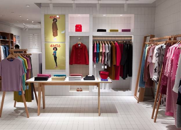 Tempat belanja hijab di Bandung. Foto hanyalah ilustrasi bukan tempat sebenarnya. Sumber: Unsplash/Erica Zhou