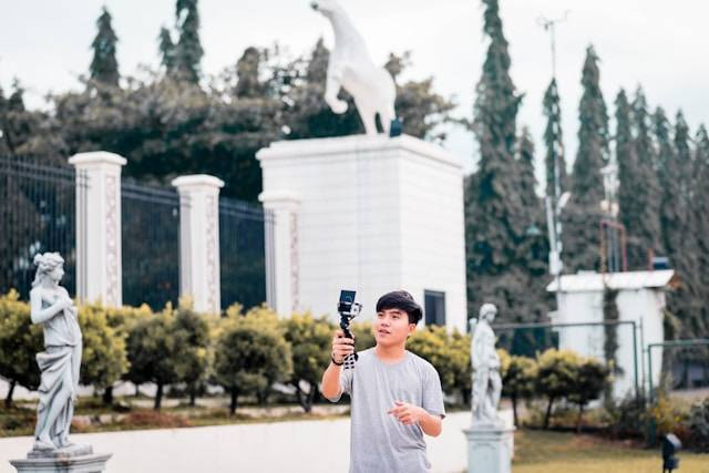 Ilustrasi cara membuat vlog kreatif. Foto: Jorge Rosal/Unsplash