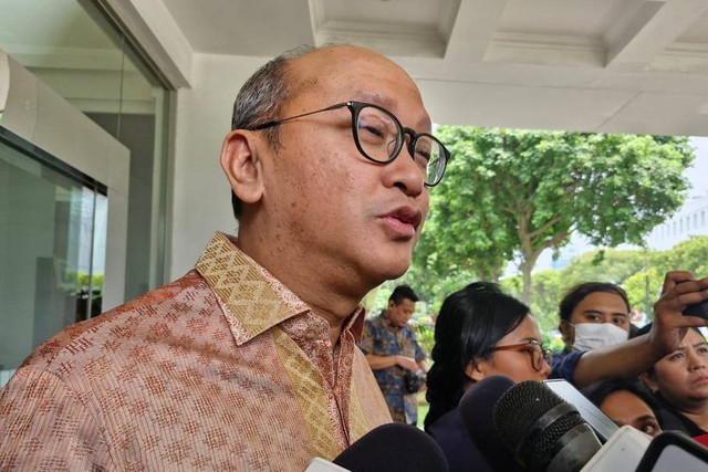 Ketua TKN Rosan Roeslani usai bertemu Mensesneg Pratikno. Foto: Nadia Riso/kumparan