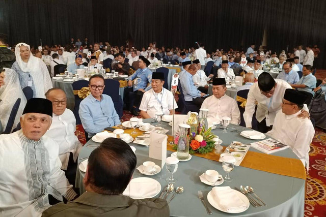 Tim Kampanye Nasional (TKN) Prabowo-Gibran menggelar acara 'Silaturahmi dan Buka Puasa Bersama Presiden dan Wakil Presiden Terpilih RI 2024-2029' di Ritz Carlton Hotel, Kuningan, Jakarta Selatan, Senin (25/3 Foto: Zamachsyari/kumparan