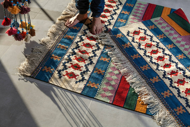 Toko karpet di Jakarta, foto hanya ilustrasi, bukan tempat sebenarnya: Unsplash/Sina Saadatmand