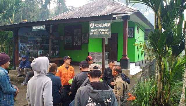 Pencarian empat bapak-bapak tersesat di Gunung Sanghyang, Bali. Foto: Basarnas Baliali