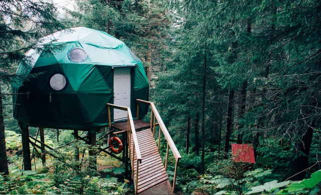 Villa Komando. Foto hanyalah ilustrasi bukan tempat sebenarnya. Sumber: Unsplash/Kyle Glenn