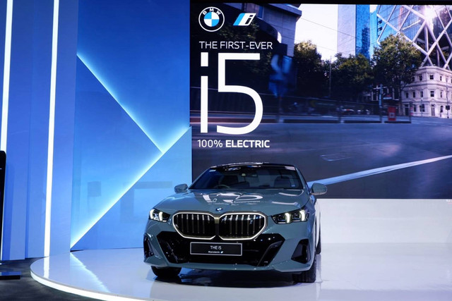 Peluncuran mobil listrik BMW i5 di Jakarta, Selasa (26/3). Foto: Aditya Pratama Niagara/kumparan