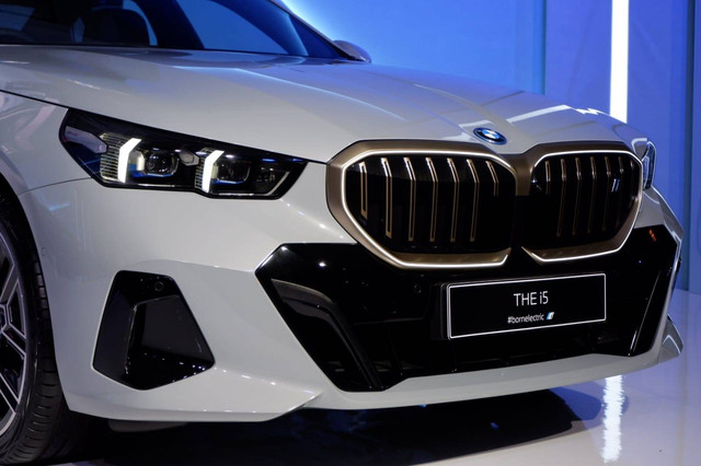 Peluncuran mobil listrik BMW i5 di Jakarta, Selasa (26/3). Foto: Aditya Pratama Niagara/kumparan