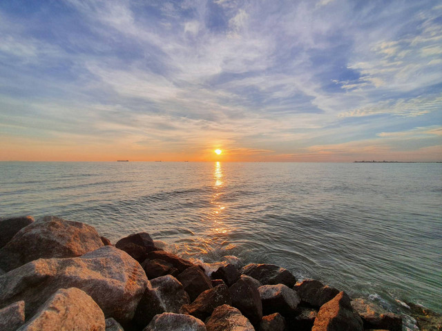 Pantai Sanur. Foto hanya ilustrasi, bukan tempat sebenarnya. Sumber: Unsplash/kanwardeep kaur