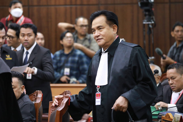 Ketua Tim Pembela Prabowo-Gibran Yusril Ihza Mahendra mengikuti sidang perdana perselisihan hasil Pemilu (PHPU) atau Pilpres 2024 di Gedung Mahkamah Konstitusi, Jakarta, Rabu (27/3/2024).
Foto: Aditia Noviansyah/kumparan