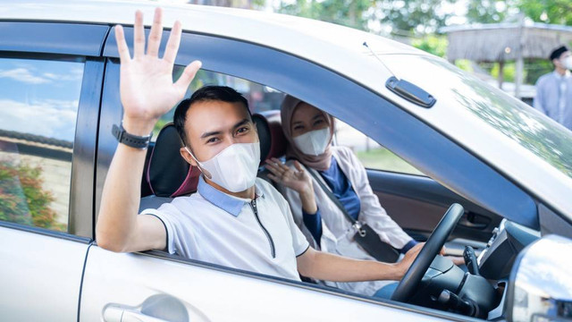 Ilustrasi keluarga mudik. Foto: Shutterstock