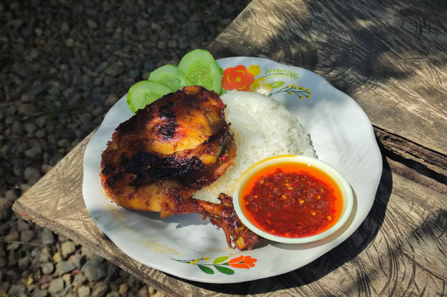 Rumah makan sambal pedas di bandung. Foto hanya ilustrasi, bukan tempat sebenarnya. Sumber: Unsplash/Brian Fathurohman