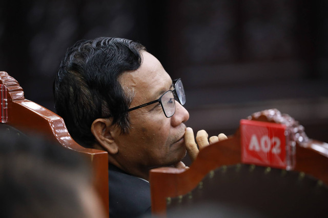 Cawapres nomor urut 03 Mahfud MD mengikuti sidang perdana perselisihan hasil Pemilu (PHPU) atau Pilpres 2024 di Gedung Mahkamah Konstitusi, Jakarta, Rabu (27/3/2024). Foto: Aditia Noviansyah/kumparan
