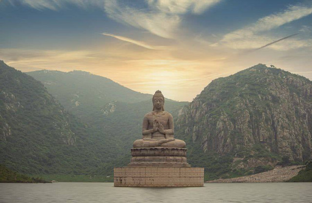 Ilustrasi aliran mahayana dalam agama Buddha. Sumber foto: Unplash/abhijeet gurav