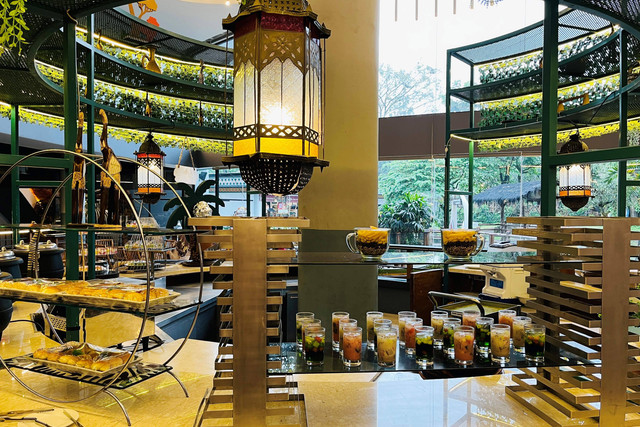 Ragam minuman khas Safari Iftar Ramadan di Royal Safari Garden Foto: Gitario Vista Inasis/kumparan
