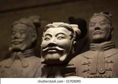 sumber : https://www.shutterstock.com/image-photo/famous-terracotta-warriors-xian-china-51703090