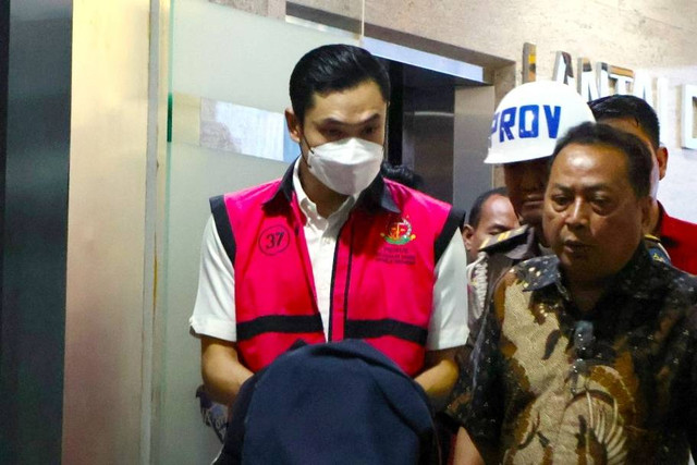 Kejagung menetapkan Harvey Moeis sebagai tersangka kasus korupsi tata niaga komoditas timah di wilayah IUP PT Timah tahun 2015-2023, Rabu (27/3/2024). Foto: Dok. Kejagung