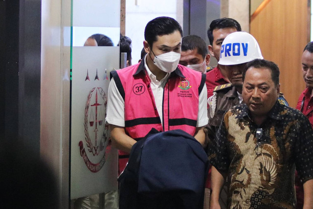 Kejagung menetapkan Harvey Moeis sebagai tersangka kasus korupsi tata niaga komoditas timah di wilayah IUP PT Timah tahun 2015-2023, Rabu (27/3/2024). Foto: Dok. Kejagung