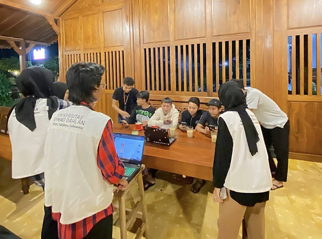 KKN Universitas Ahmad Dahlan (UAD) adakan pelatihan maintenance dan manajemen konten web di Klangon (Dok. Istimewa)