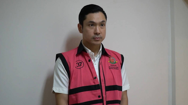 Kejagung menetapkan Harvey Moeis sebagai tersangka kasus korupsi tata niaga komoditas timah di wilayah IUP PT Timah tahun 2015-2023, Rabu (27/3/2024). Foto: Dok. Puspenkum Kejagung