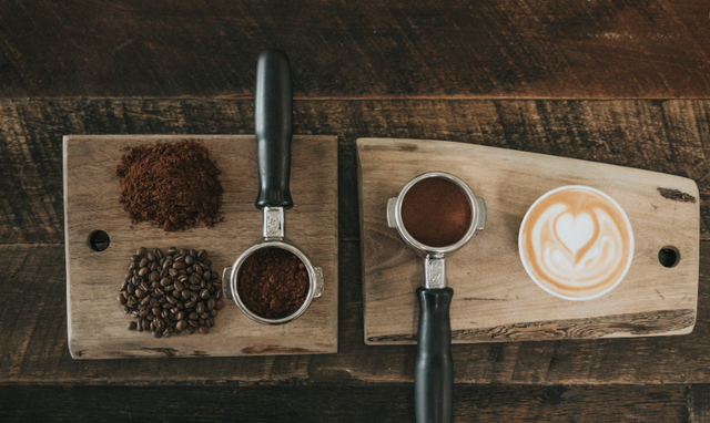 Toko kopi terkenal di bandung. Foto hanya ilustrasi, bukan tempat sebenarnya. Sumber: Unsplash/Nathan Dumlao