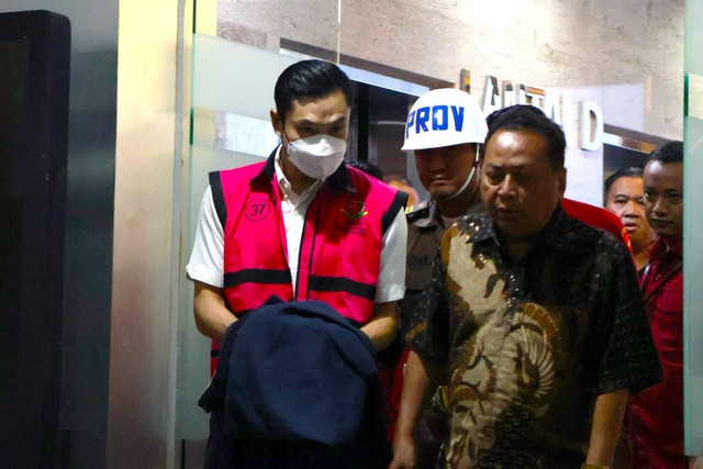 Kejagung menetapkan Harvey Moeis sebagai tersangka kasus korupsi tata niaga komoditas timah di wilayah IUP PT Timah tahun 2015-2023, Rabu (27/3/2024). Foto: Dok. Kejagung