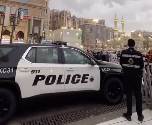 Polisi Arab Saudi berjaga di Masjidil Haram, Makkah, Maret 2024 Foto: Twitter/@security_gov