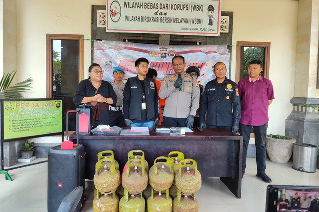 Rilis kasus karyawan vila di Bali. Foto: Dok. Polresta Denpasar