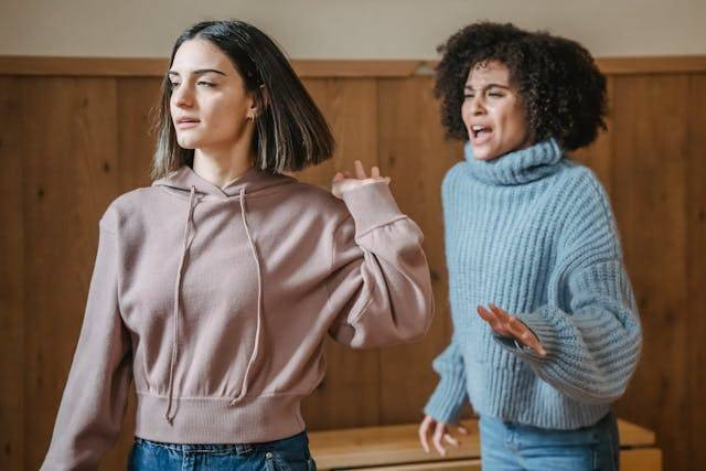 Pemicu timbulnya konflik biasanya dimainkan oleh tokoh antagonis. Sumber: pexels.com