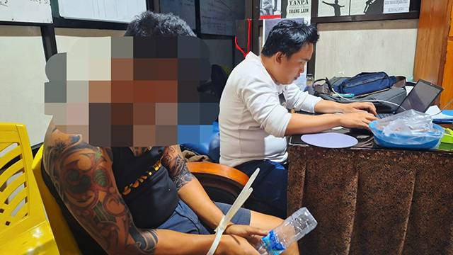 Tersangka pembunuhan di SPBU Kapitu, Minahasa Selatan, ditahan oleh Polres Minsel.