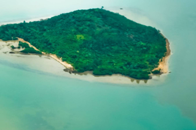Ilustrasi pulau kecil. Foto: Shutterstock
