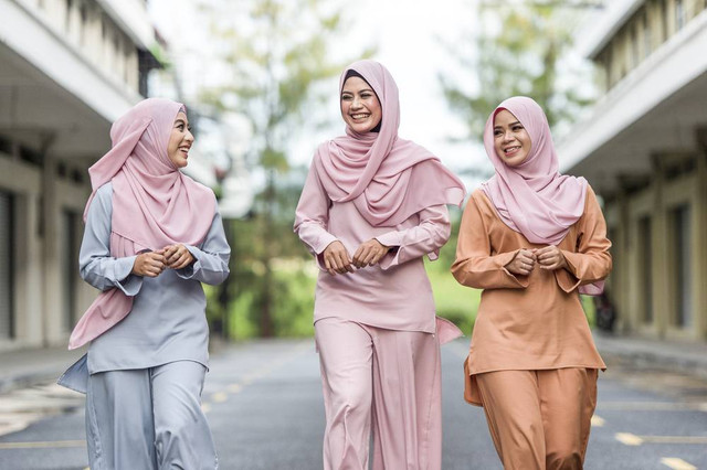 Ide baju Lebaran yang timeless. Foto: Shutterstock