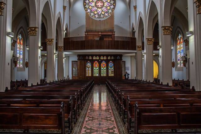 Ilustrasi Jadwal Misa Paskah 2024 Katedral Surabaya. Sumber: Pexels/Daniel Borges