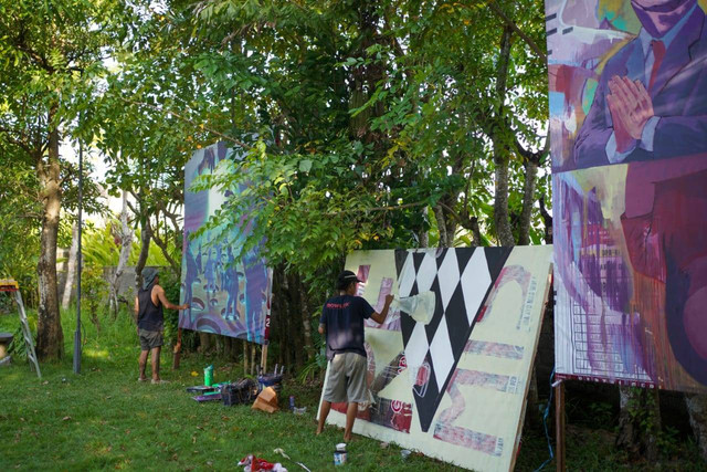 Olah Baliho Bekas Kampanye Pemilu, Komunitas Pojok Gelar Pameran Seni 'Cover Up'