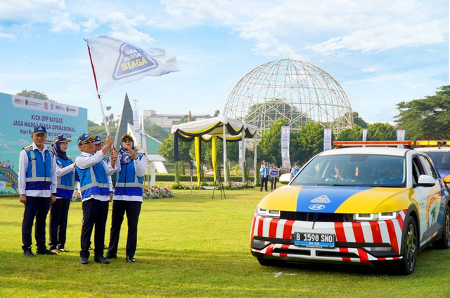 PT Jasa Marga (Persero) Tbk menggelar acara Kick Off Tim Satuan Tugas (Satgas) Jasa Marga Siaga Hari Raya Idul Fitri 1445 H/2024 M di Lapangan Museum Purna Bhakti, Taman Mini Indonesia Indah (TMII), Jakarta, Kamis (25/3/2024). Foto: Dok. Humas Jasa Marga