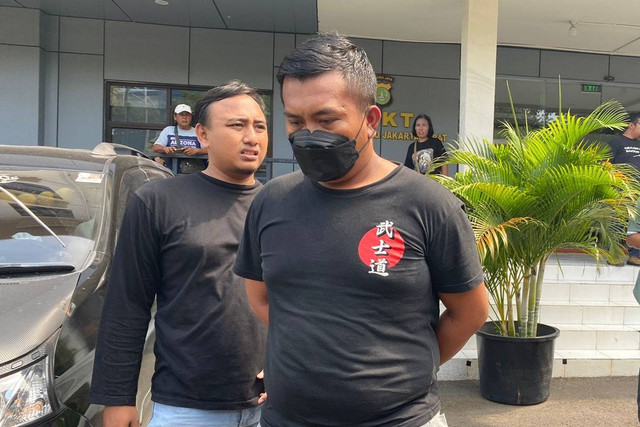 Tampang pelaku driver grabcar (kanan) yang diduga melakukan pemerasan. Foto: Zamachsyari/kumparan