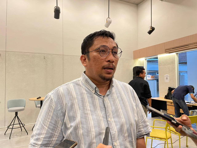 Pakar hukum tata negara Universitas Andalas, Feri Amsari, saat ditemui usai diskusi bertajuk 'Dalil Kecurangan Pemohon PHPU Pilpres 2024 di MK: Mungkinkah Dibuktikan?', di Rumah Belajar ICW, Jakarta Selatan, Jumat (29/3). Foto: Fadhil Pramudya/kumparan