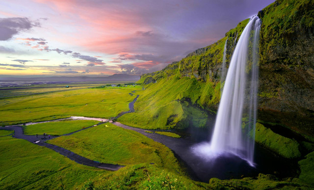 Banyumala Twin Waterfall. Foto hanya ilustrasi, bukan tempat sebenarnya. Sumber: Unsplash/robert lukeman