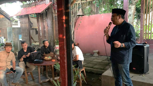 Ketua Kagama Bali IGN Agung Diatmika saat memberikan sambutan dalam acara Buka Bersama Kagama Bali 2024 di Warung Kubukopi, Denpasar, Jumat (29/3) - IST